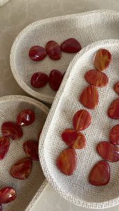 Cada pieza tiene auroras diferentes lo cual la convierte en una pieza única e irrepetible. 